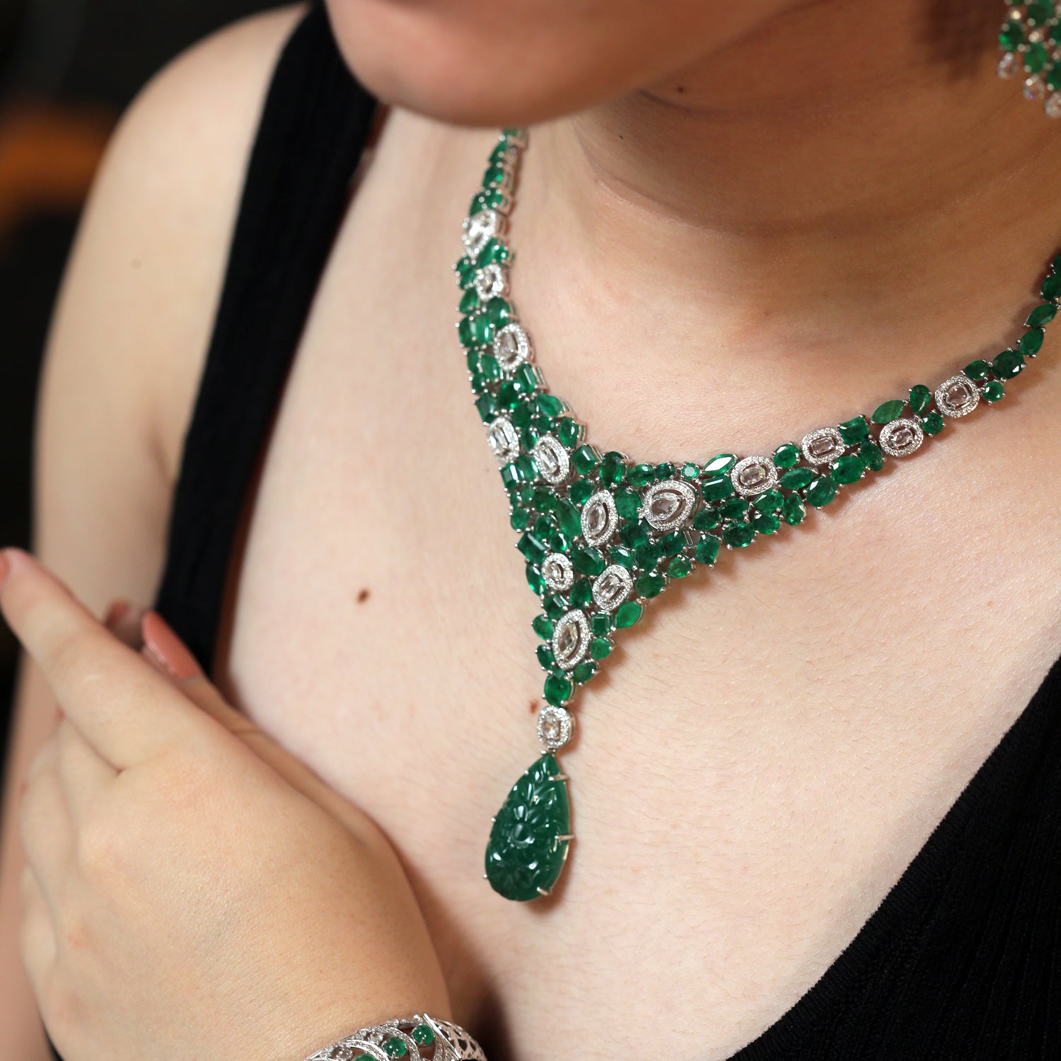 18k White Gold Emerald Gemstone Diamond Wedding Necklace